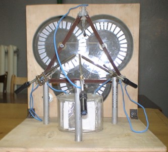 Рис 1.  Трёхполярная электрофорная машина